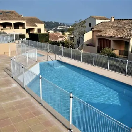 Daire Piscine Et Vue Mer. Cavalaire-sur-Mer